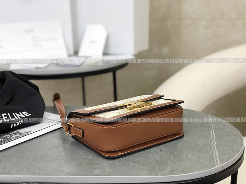 셀린느트리오페틴숄더백  20260311-150057-017루.jpg