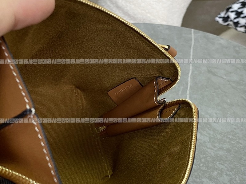 셀린느클러치온체인  20260311-151926-015루.jpg