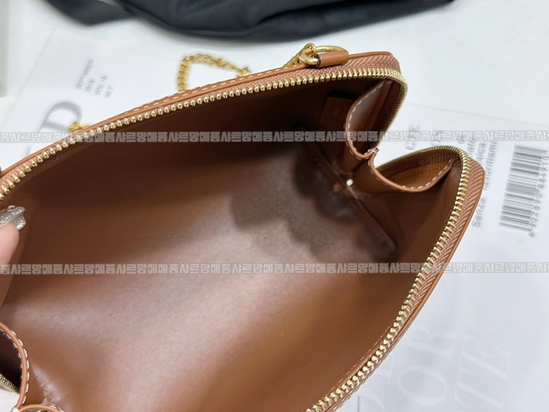셀린느클러치온체인레더20260312-111820-007루.jpg
