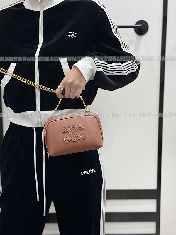 셀린느클러치온체인레더20260312-112240-019루.jpg