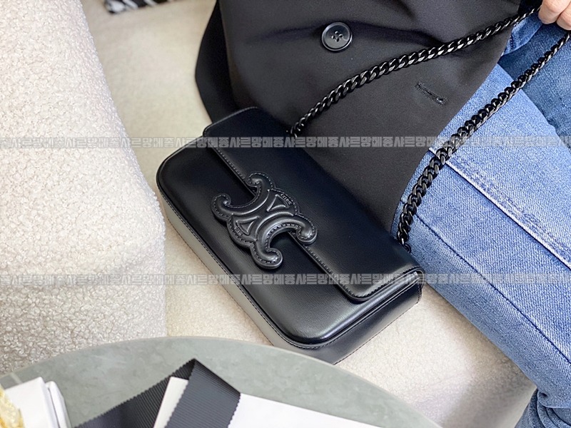 셀린느퀴르트리오페체인숄더백20260312-130909-019루.jpg