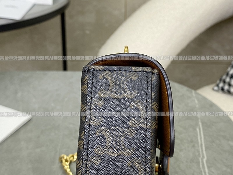 셀린느퀴르트리오페체인숄더백20260312-131143-011루.jpg