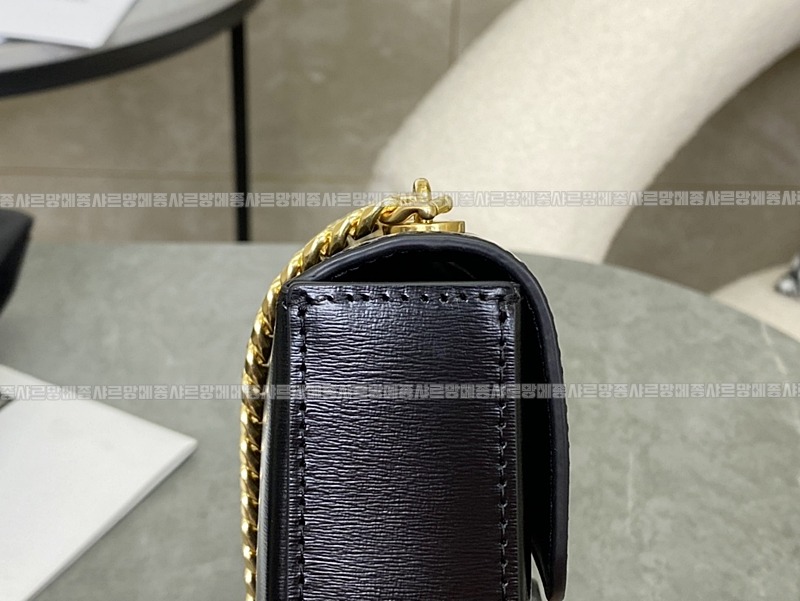 셀린느퀴르트리오페체인숄더백20260312-131357-013루.jpg