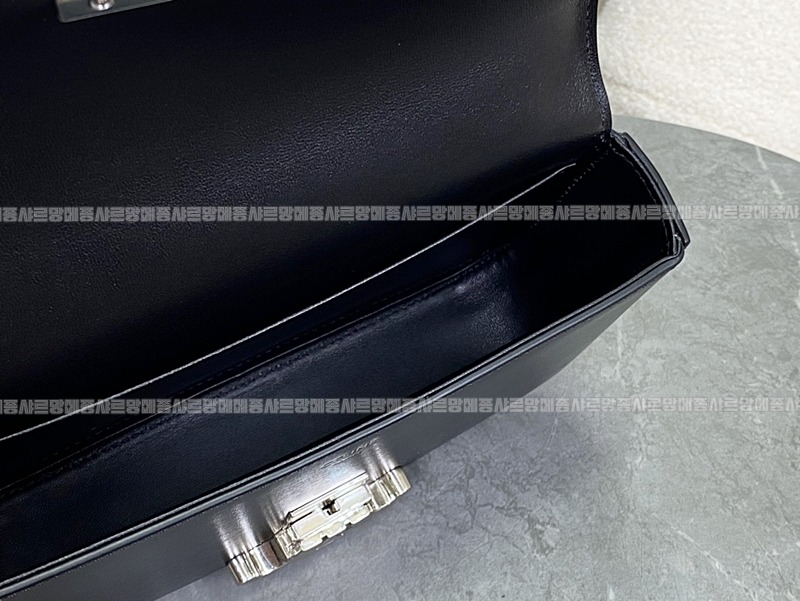 셀린느트리오페체인숄더백 20260312-142526-008루.jpg