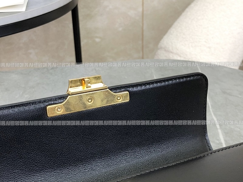 셀린느트리오페체인숄더백 20260312-142906-016루.jpg