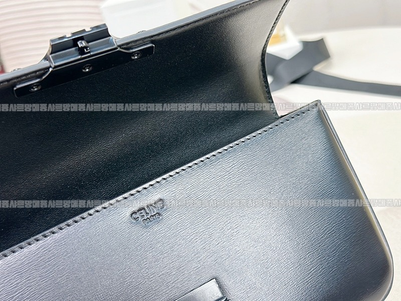 셀린느트리오페체인숄더백 20260312-143424-003루.jpg