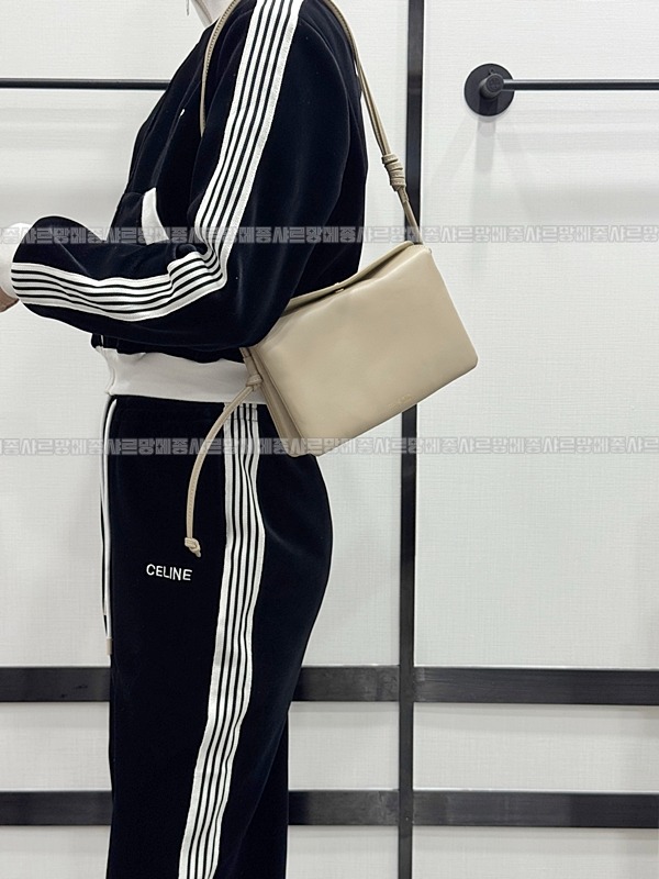셀린느트리오플랩숄더백20260313-121256-019루.jpg