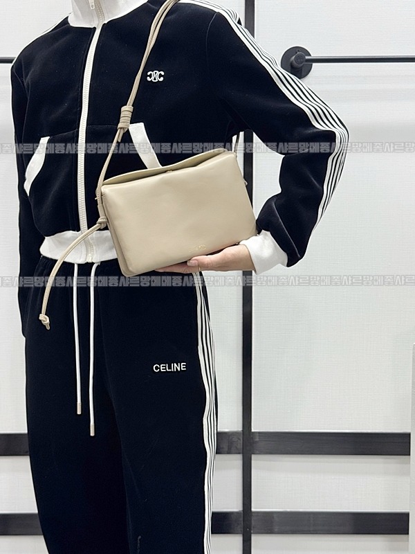 셀린느트리오플랩숄더백20260313-121256-021루.jpg