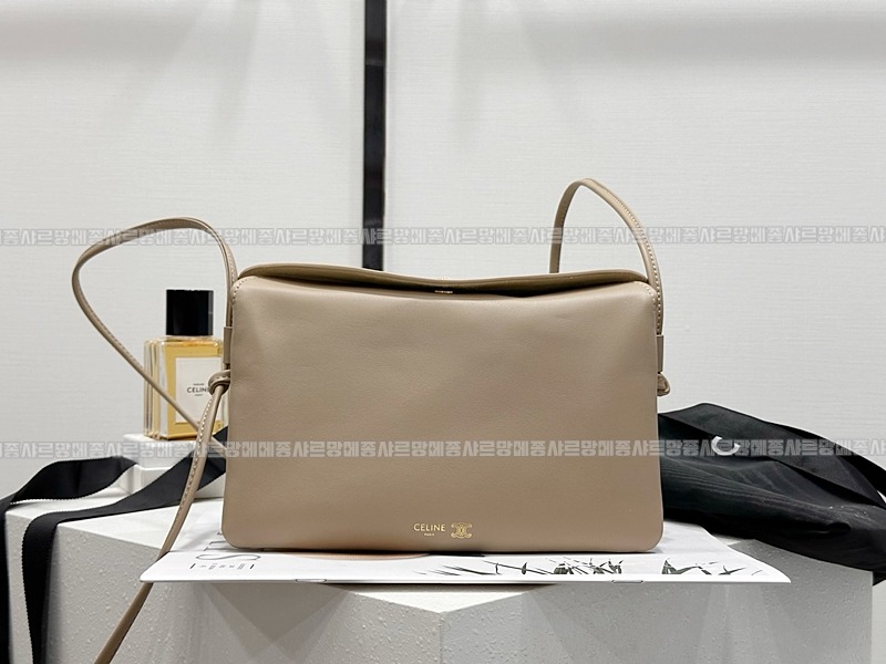 셀린느트리오플랩숄더백20260313-121253-001루.jpg