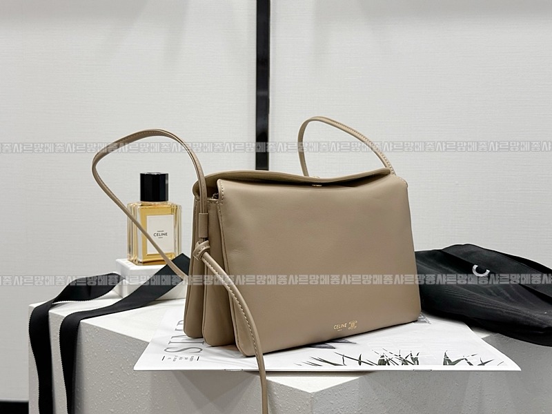 셀린느트리오플랩숄더백20260313-121253-002루.jpg