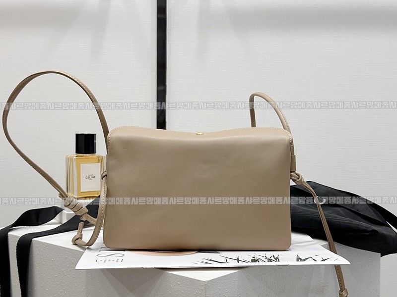 셀린느트리오플랩숄더백20260313-121253-004루.jpg