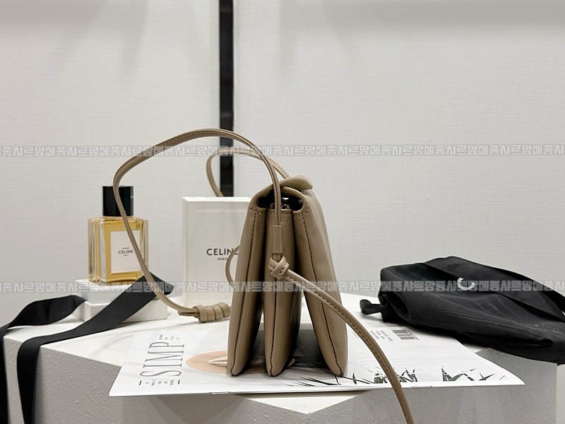 셀린느트리오플랩숄더백20260313-121253-003루.jpg