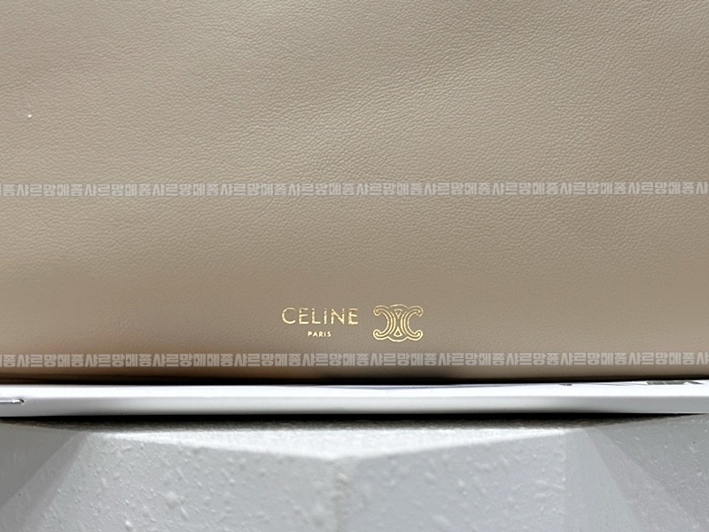 셀린느트리오플랩숄더백20260313-121254-006루.jpg