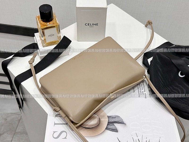 셀린느트리오플랩숄더백20260313-121254-008루.jpg