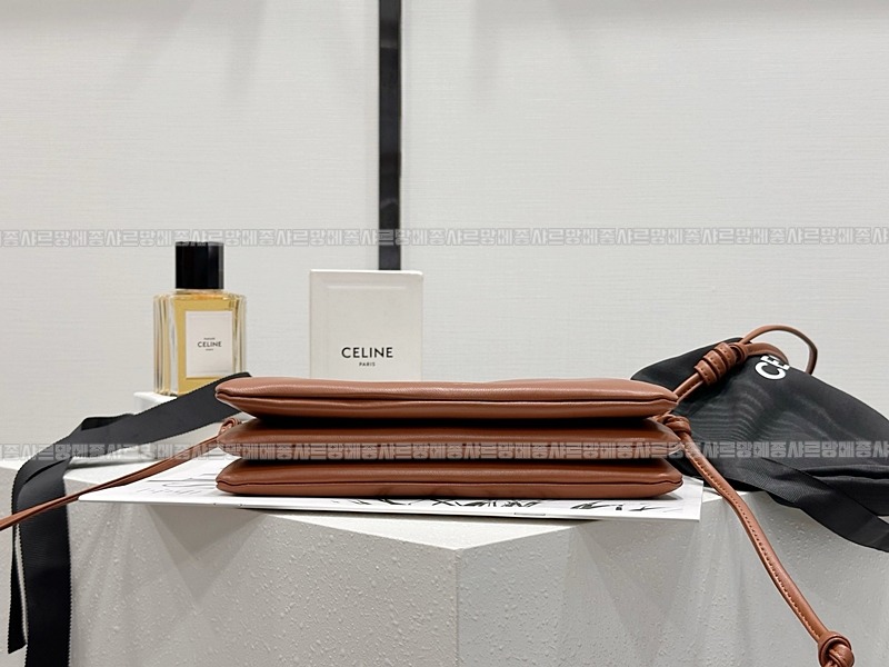 셀린느트리오플랩숄더백20260313-121636-009루.jpg