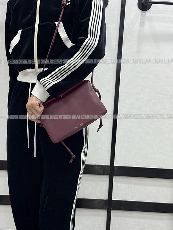 셀린느트리오플랩숄더백20260313-121903-019루.jpg