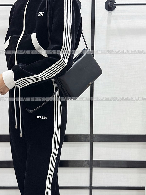 셀린느트리오플랩숄더백20260313-122111-019루.jpg