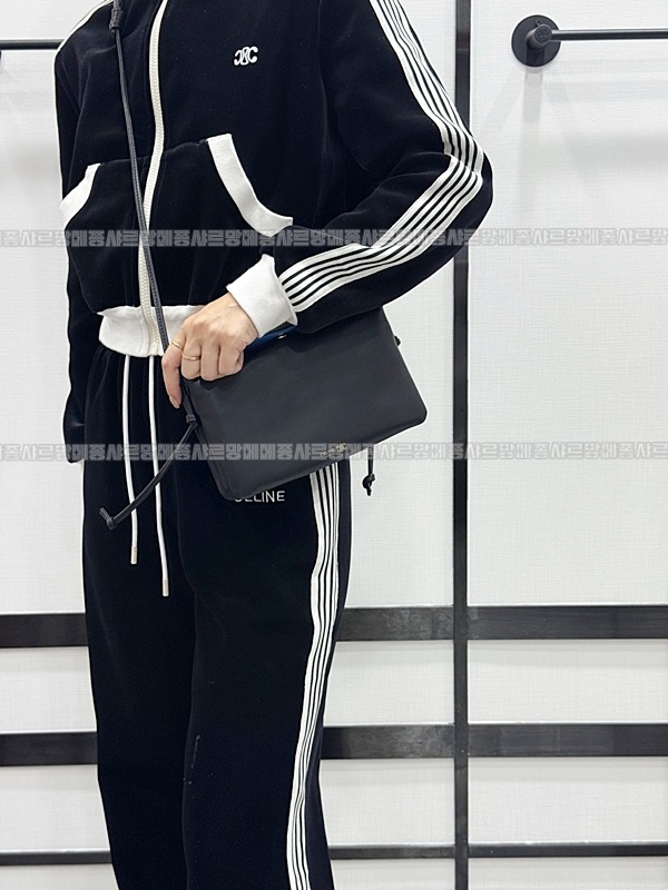 셀린느트리오플랩숄더백20260313-122112-021루.jpg