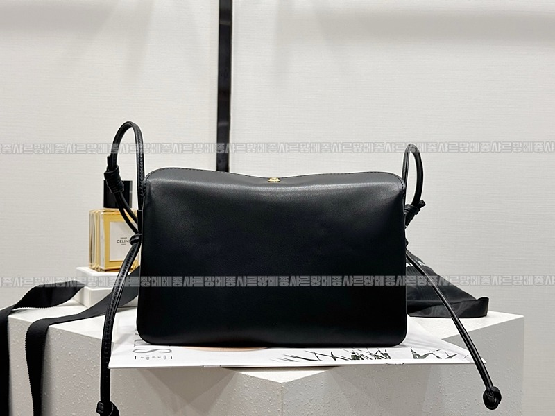 셀린느트리오플랩숄더백20260313-122108-002루.jpg