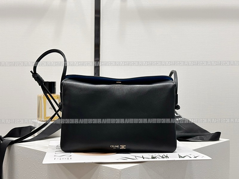 셀린느트리오플랩숄더백20260313-122108-001루.jpg