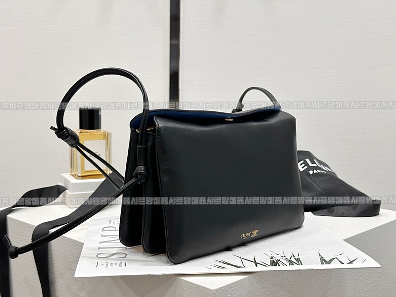 셀린느트리오플랩숄더백20260313-122109-003루.jpg