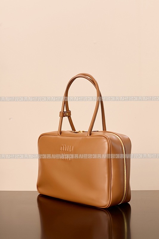 미우미우보우레더백  20260314-104003-002루.jpg