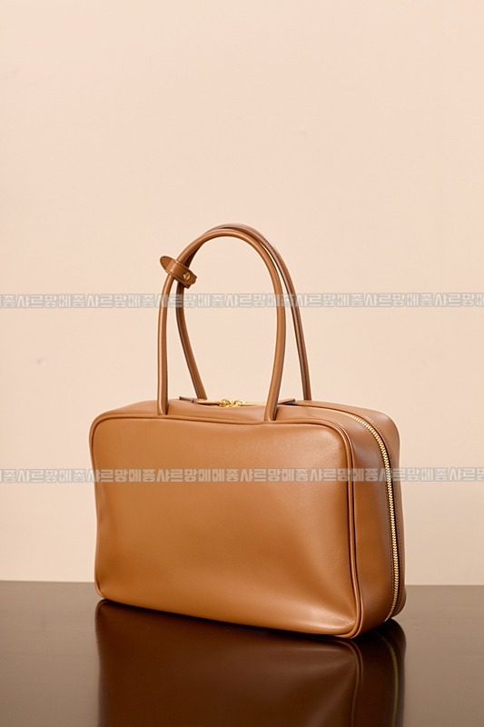 미우미우보우레더백  20260314-104004-009루.jpg