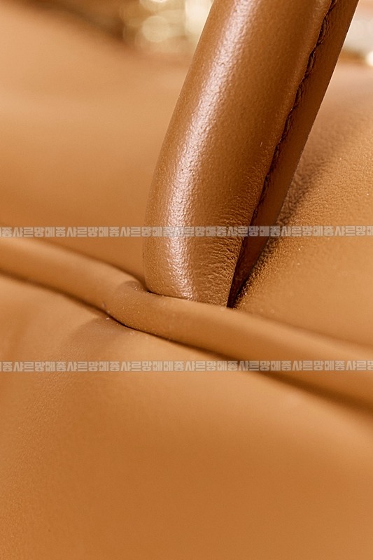 미우미우보우레더백  20260314-104005-013루.jpg