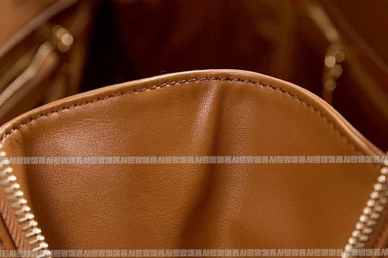 미우미우보우레더백  20260314-104005-018루.jpg