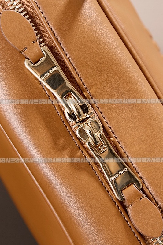 미우미우보우레더백  20260314-104005-017루.jpg