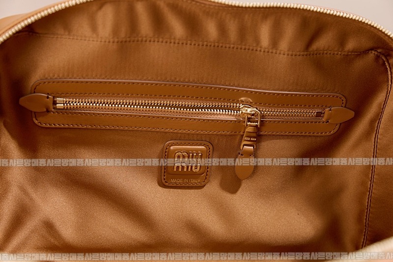 미우미우보우레더백  20260314-104006-020루.jpg