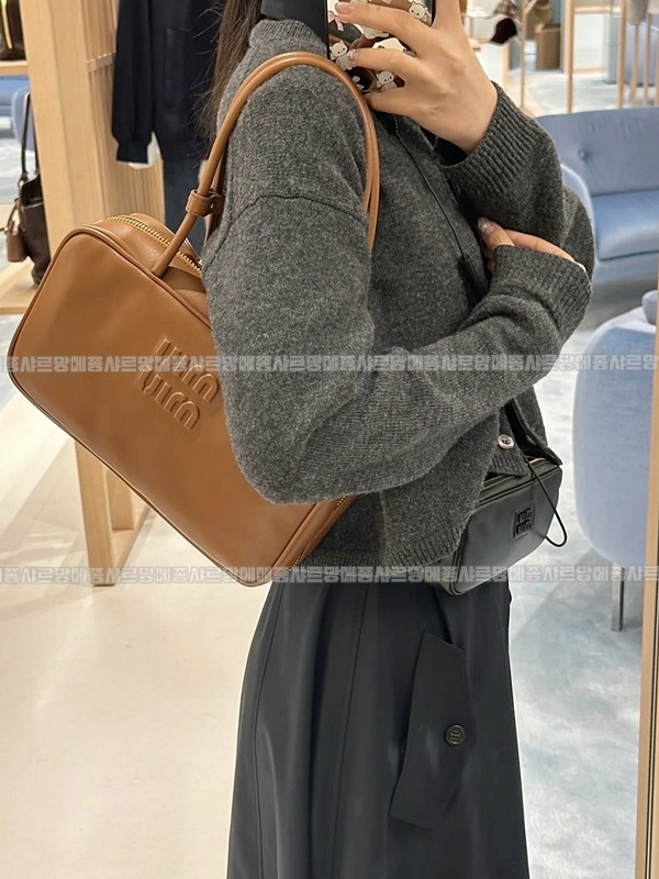 미우미우보우레더백  20260314-104421-023루.jpg