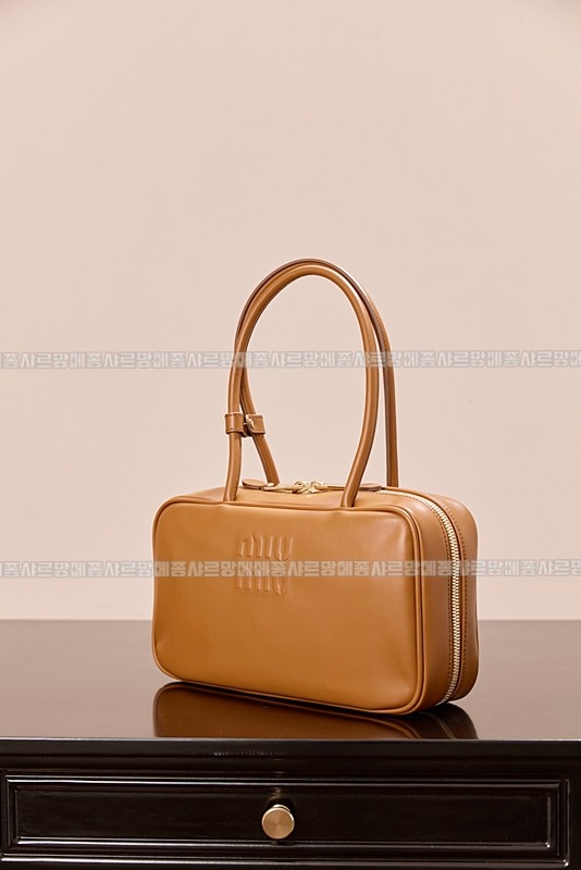 미우미우보우레더백  20260314-104417-003루.jpg