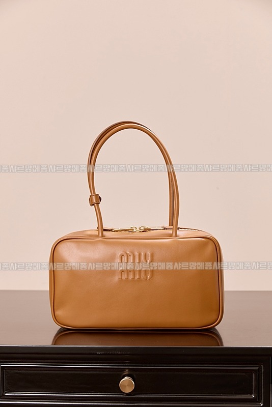 미우미우보우레더백  20260314-104417-001루.jpg