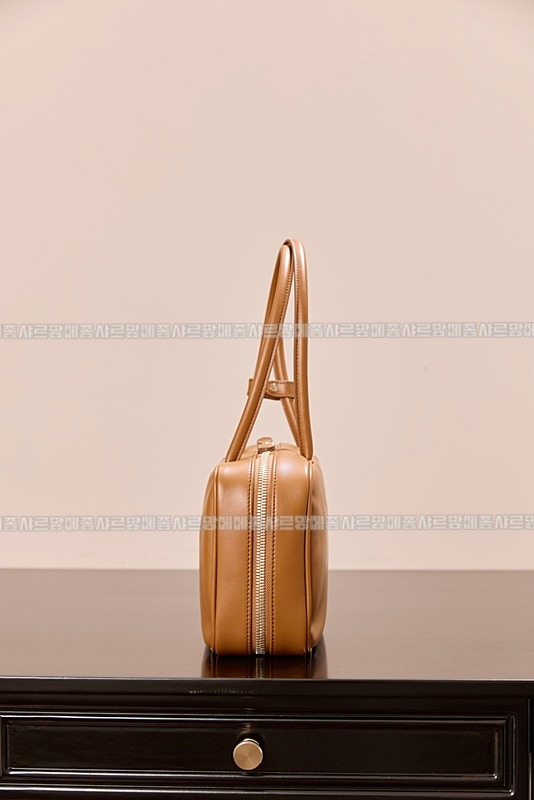 미우미우보우레더백  20260314-104417-002루.jpg