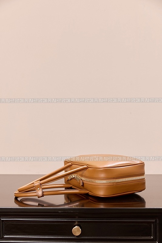 미우미우보우레더백  20260314-104418-005루.jpg