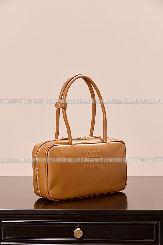 미우미우보우레더백  20260314-104418-007루.jpg