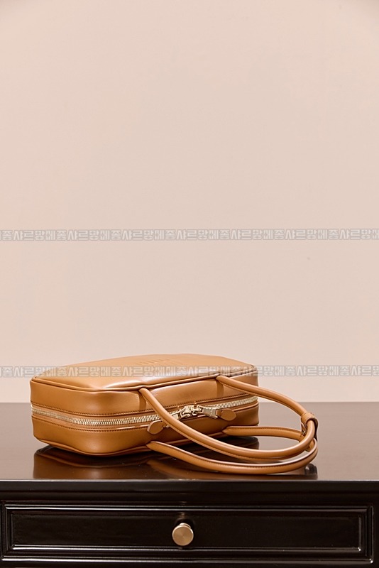 미우미우보우레더백  20260314-104418-004루.jpg