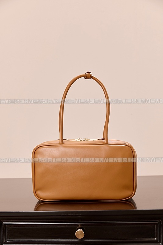 미우미우보우레더백  20260314-104418-008루.jpg