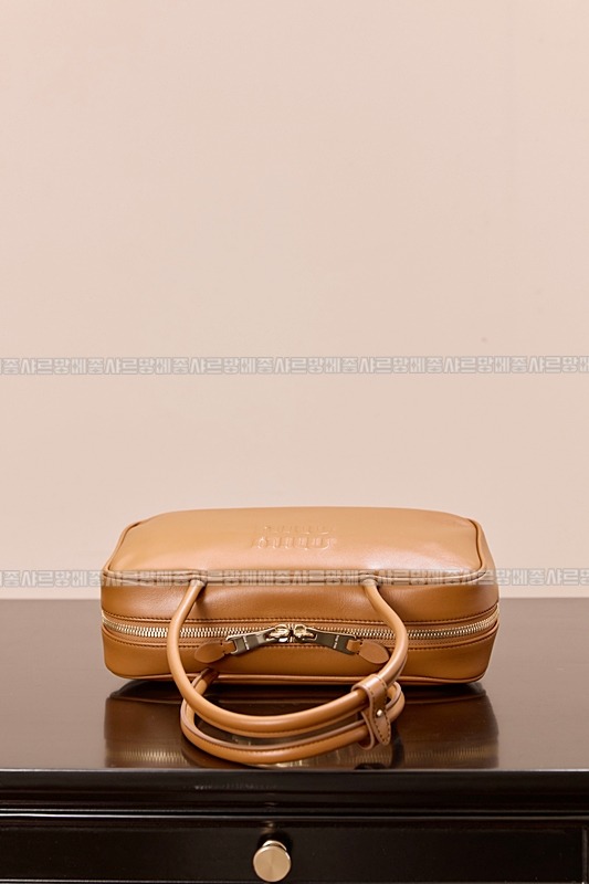 미우미우보우레더백  20260314-104418-009루.jpg