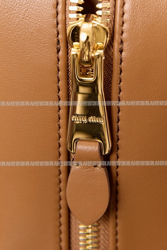 미우미우보우레더백  20260314-104419-010루.jpg