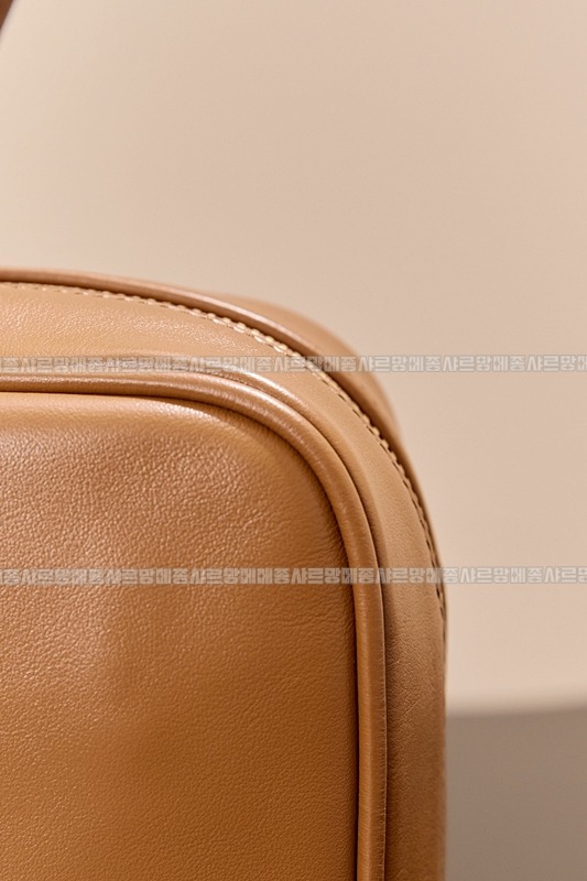 미우미우보우레더백  20260314-104419-013루.jpg