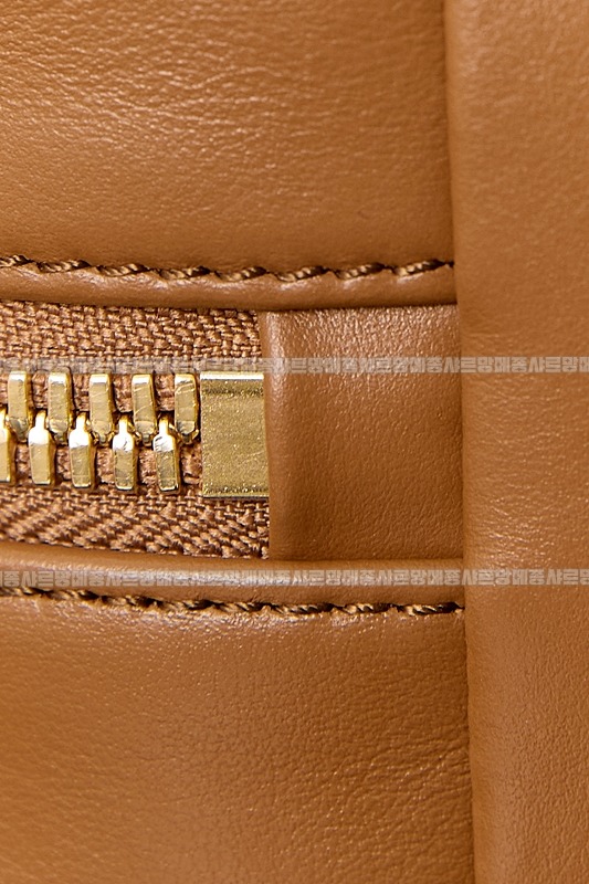 미우미우보우레더백  20260314-104420-016루.jpg