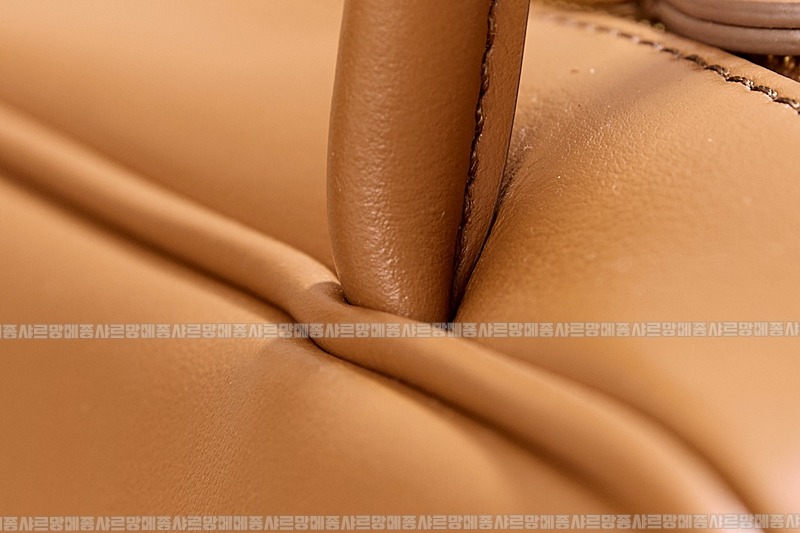 미우미우보우레더백  20260314-104420-017루.jpg