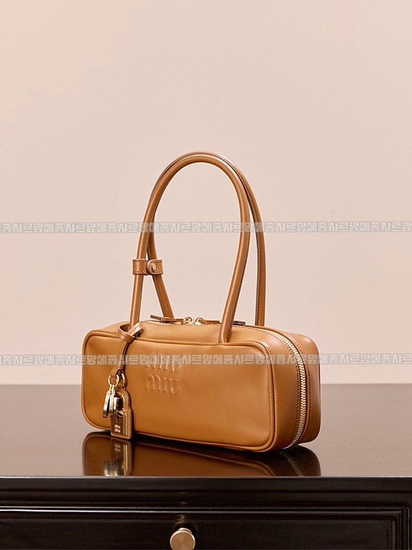 미우미우보우레더백  20260314-104718-003루.jpg