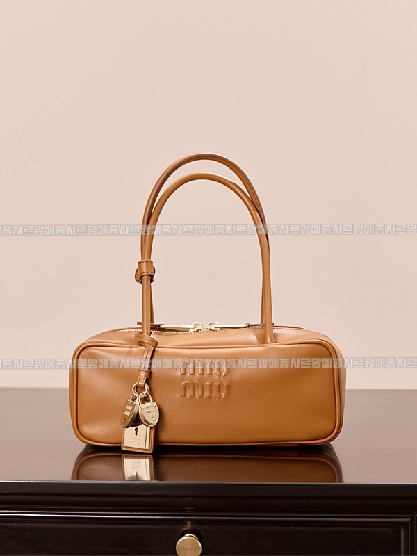 미우미우보우레더백  20260314-104718-002루.jpg