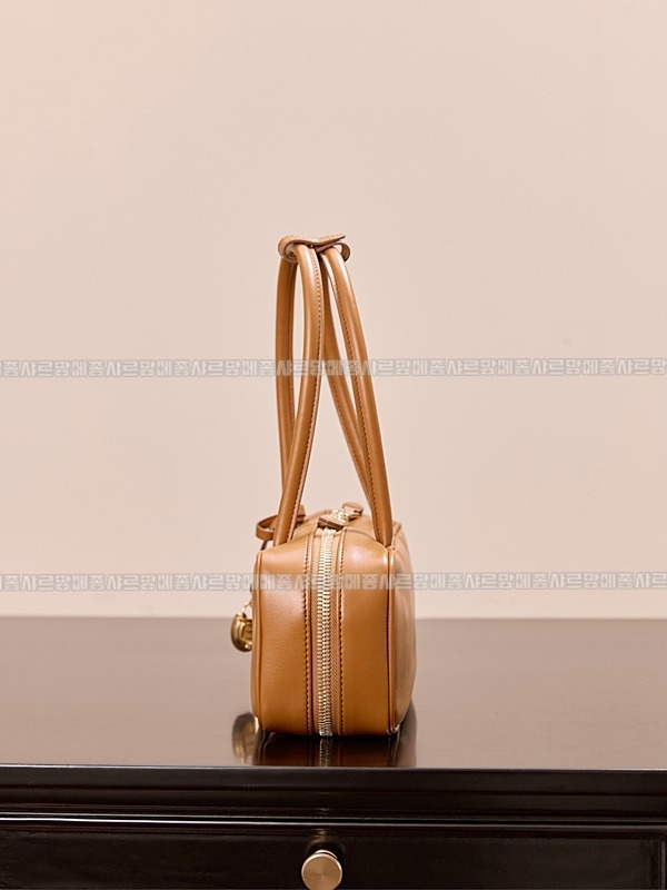 미우미우보우레더백  20260314-104719-004루.jpg