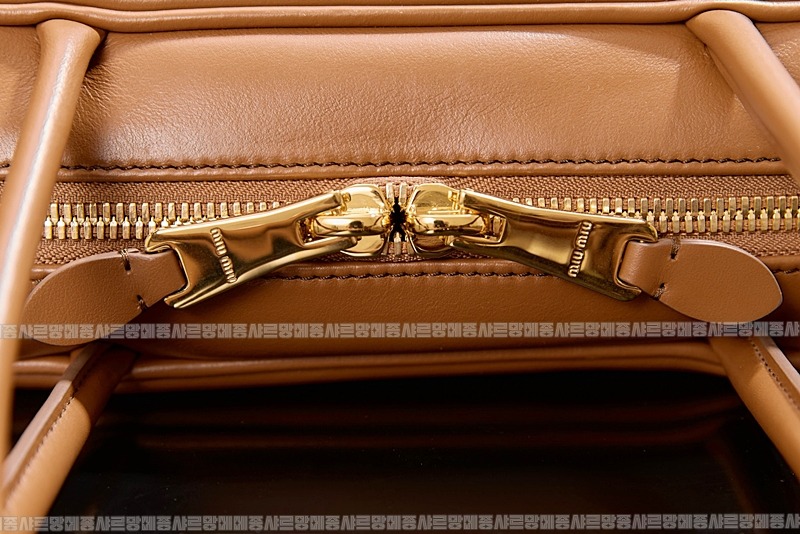 미우미우보우레더백  20260314-104720-013루.jpg