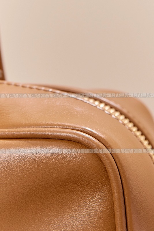 미우미우보우레더백  20260314-104720-015루.jpg