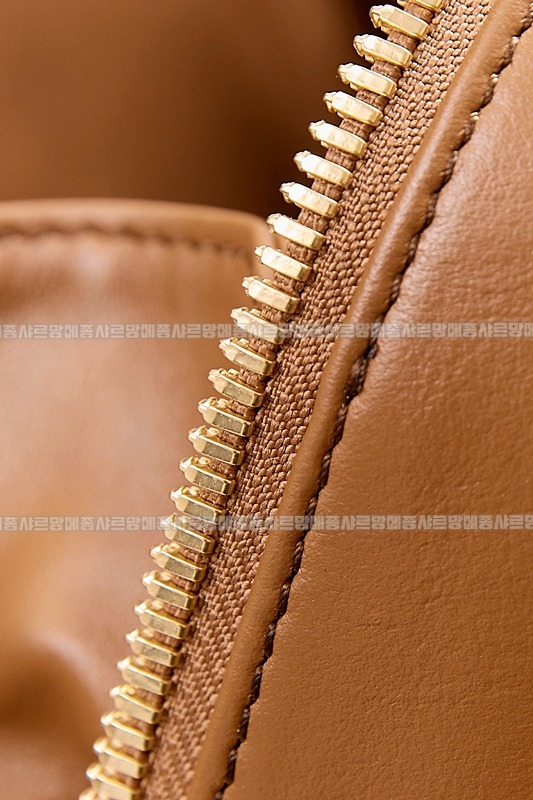 미우미우보우레더백  20260314-104721-017루.jpg